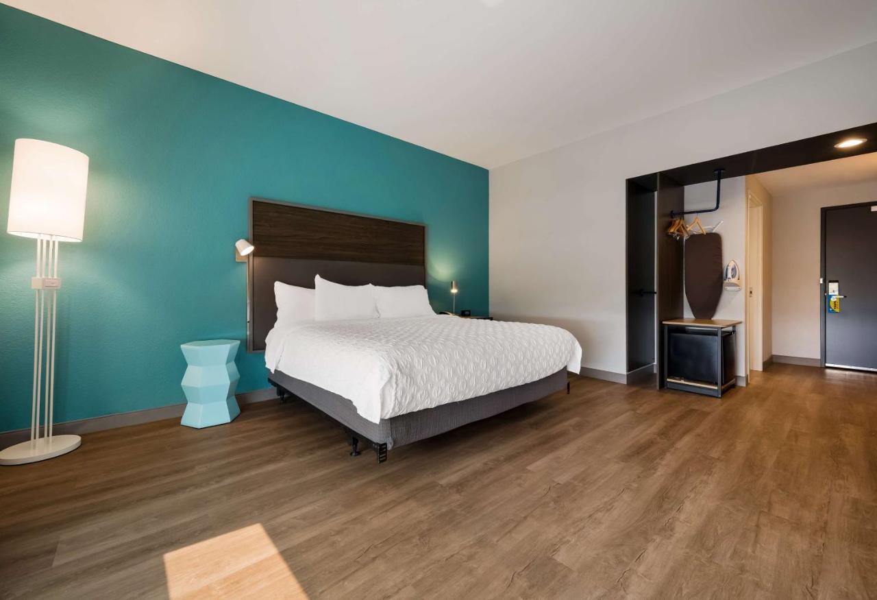Tru By Hilton Novi Detroit Hotell Exteriör bild